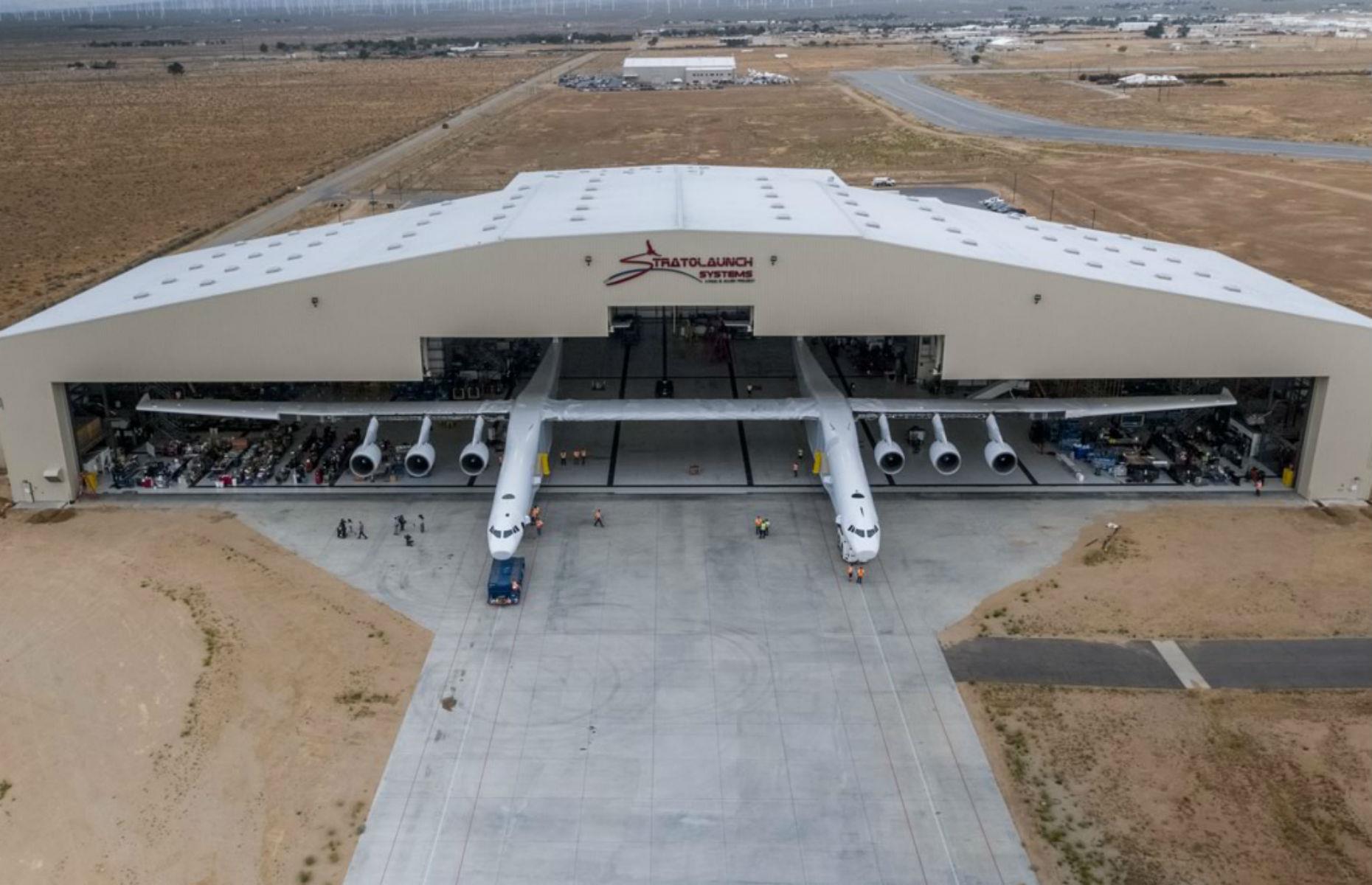 Stratolaunch: 385 feet